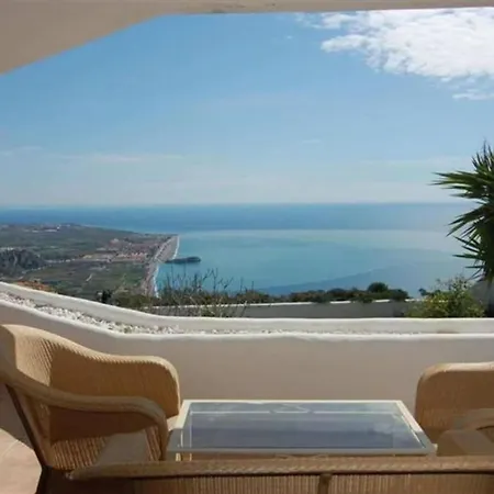 Stunning With Beautiful Views And Private Pool