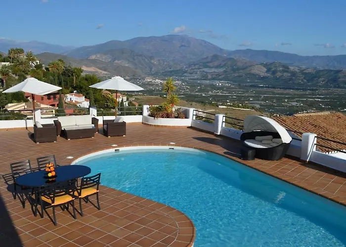 Stunning With Beautiful Views And Private Pool Grenade