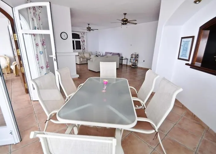 Stunning With Beautiful Views And Private Pool Grenade