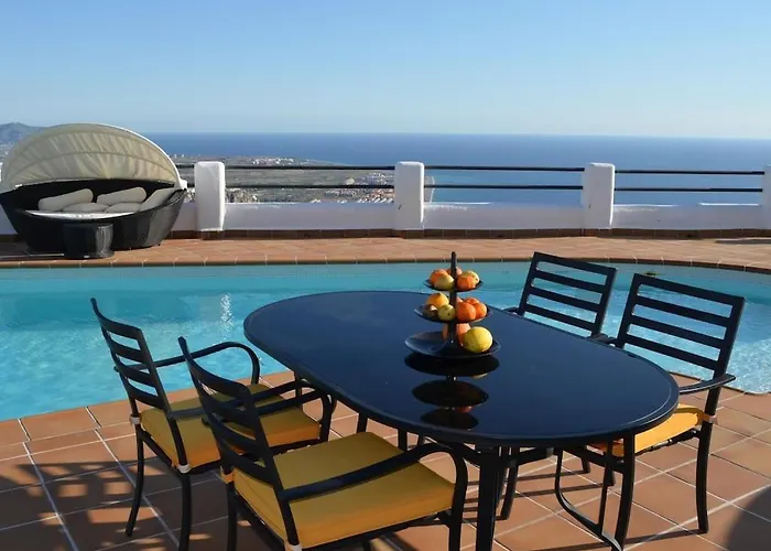 Stunning With Beautiful Views And Private Pool *