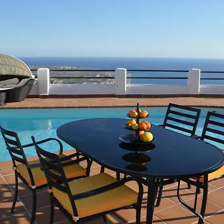 Stunning With Beautiful Views And Private Pool *